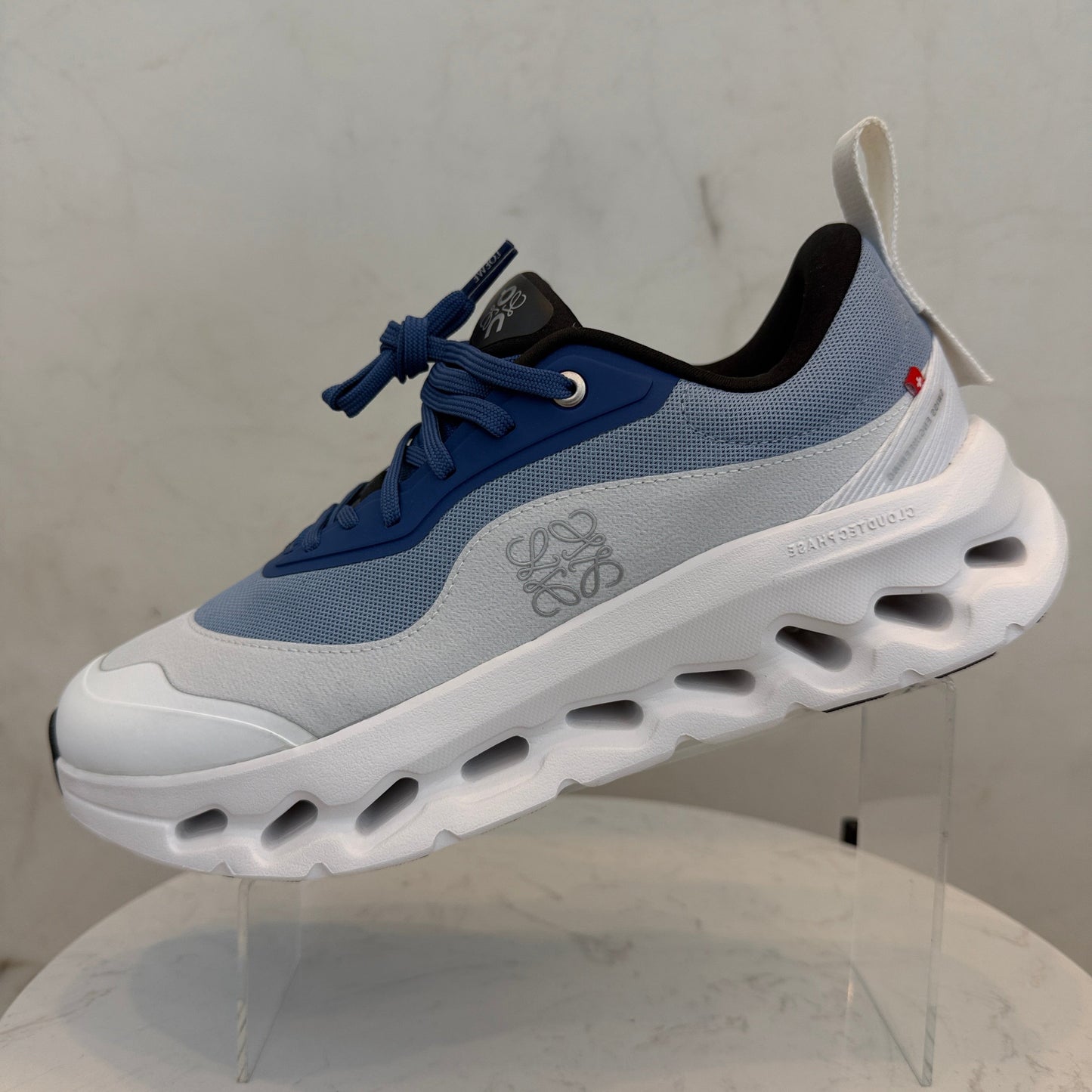 ON Running Cloudtilt Loewe
